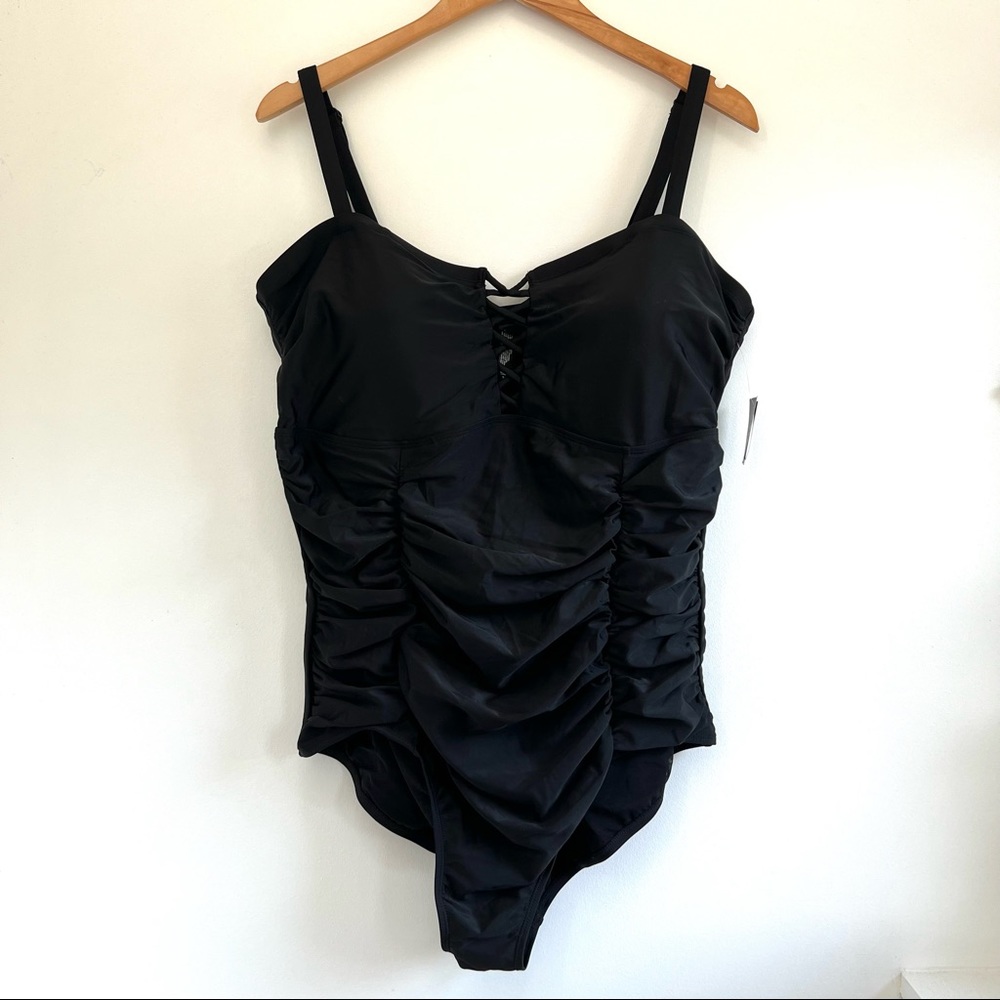 NEW torrid Black Lattice Ruched Wireless One-Piece Swimsuit 3X - Picture 2 of 11